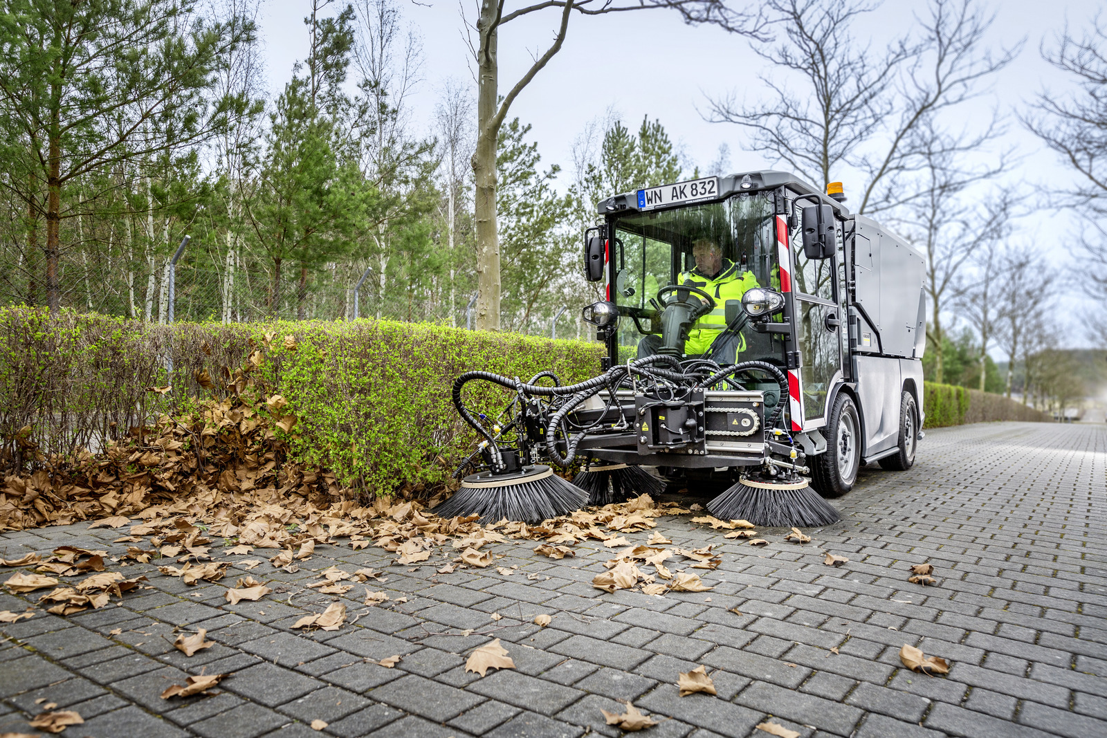 Zamiatarka komunalna MC 250 firmy Karcher