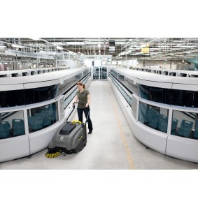 KM 75/40 W Bp profesjonalna zamiatarka akumulatorowa Karcher