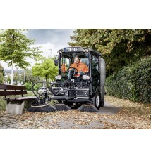 MC 130 (32,4 kW, 30 km/h) zamiatarka komunalna Karcher