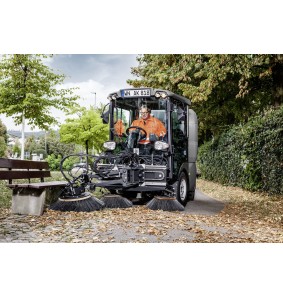 MC 130 (32,4 kW, 30 km/h) zamiatarka komunalna Karcher