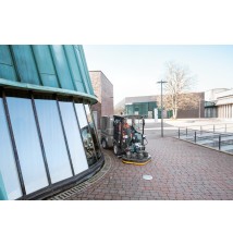 MC 130 (32,4 kW, 30 km/h) zamiatarka komunalna Karcher