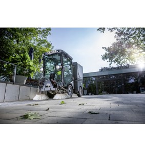 MC 80 (26 kW, 25 km/h) zamiatarka komunalna Karcher