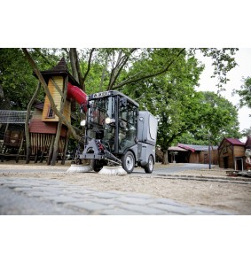 MC 80 (26 kW, 25 km/h) zamiatarka komunalna Karcher