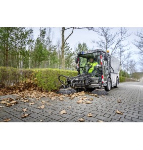 MC 250 (75 kW, 60 km/h) zamiatarka komunalna Karcher