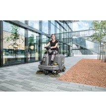 KM 85/50 R Bp (70 cm, 7800 m²/h) Profesjonalna zamiatarka z fotelem operatora Karcher