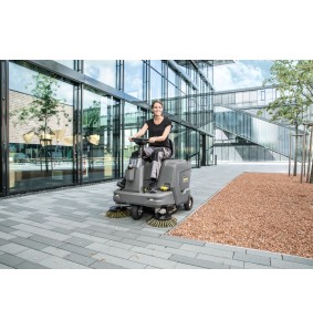KM 85/50 R Bp (70 cm, 7800 m²/h) Profesjonalna zamiatarka z fotelem operatora Karcher