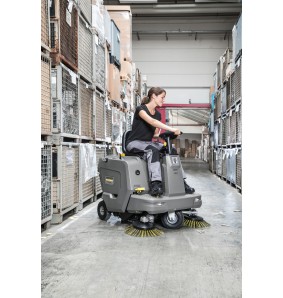 KM 85/50 R Bp (70 cm, 7800 m²/h) Profesjonalna zamiatarka z fotelem operatora Karcher