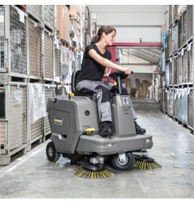 KM 85/50 R Bp (70 cm, 7800 m²/h) Profesjonalna zamiatarka z fotelem operatora Karcher