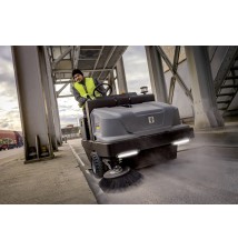 KM 130/300 R I D (100 cm, 13000 m²/h) Profesjonalna zamiatarka z fotelem dla operatora Karcher