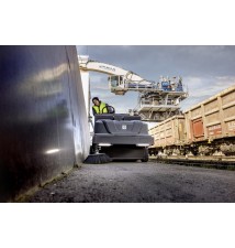 KM 130/300 R I D (100 cm, 13000 m²/h) Profesjonalna zamiatarka z fotelem dla operatora Karcher