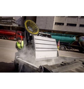 KM 130/300 RI BP  (100 cm, 10400 m²/h) Profesjonalna zamiatarka z fotelem dla operatora Karcher