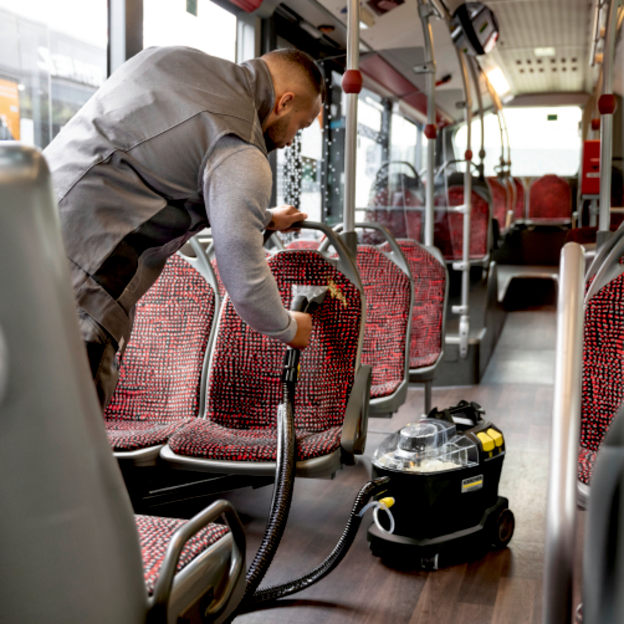 Profesjonalne urządzenie ekstrakcyjne Puzzi 8/1 C firmy Karcher: Łatwe dbanie o czystość Profesjonalne urządzenie ekstrakcyjne Puzzi 8/1 C firmy Karcher: Łatwe dbanie o czystość