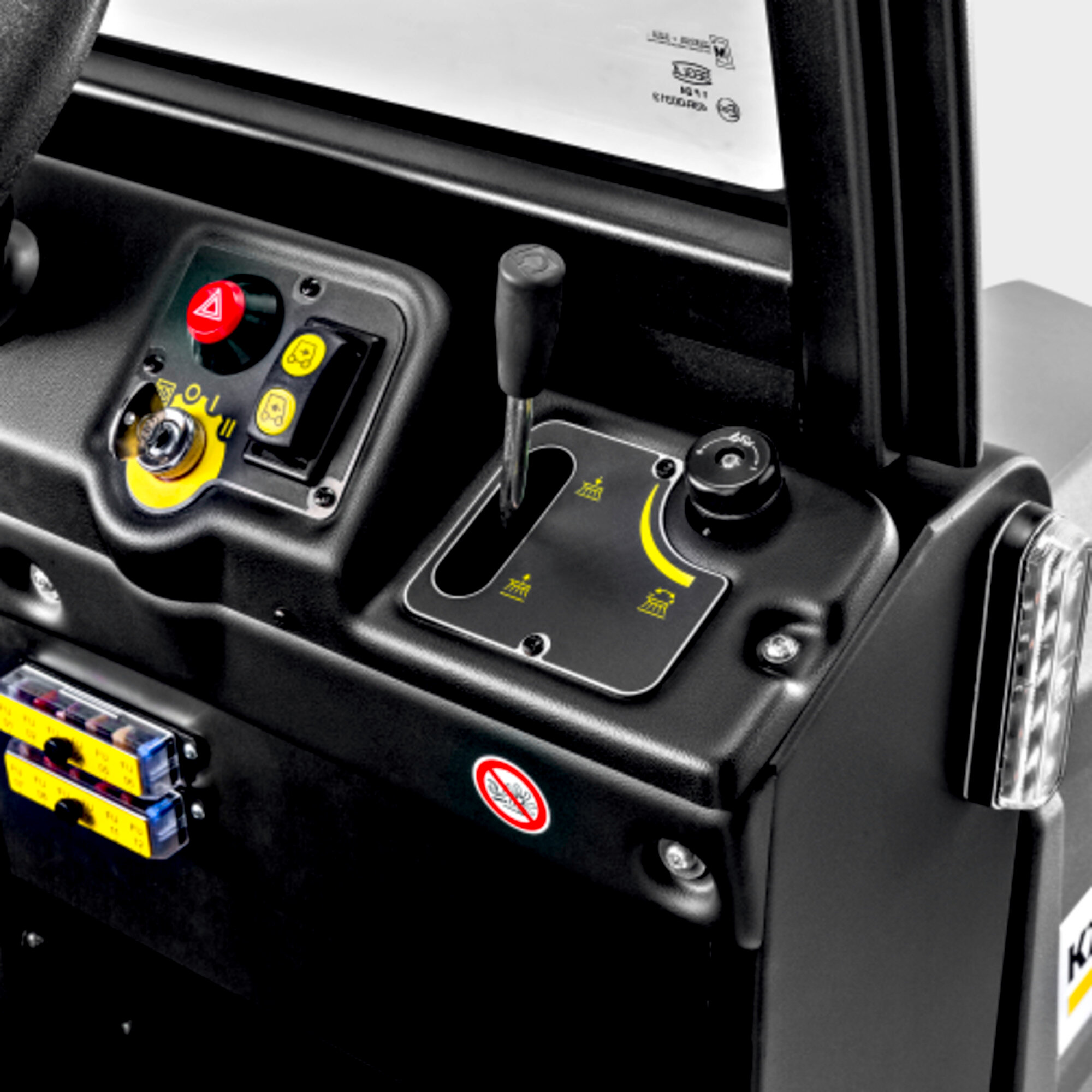 Profesjonalna, zamiatarka przemysłowa KM 130/300 R Bp firmy Karcher: Wzmocniona konstrukcja Profesjonalna, zamiatarka przemysłowa KM 130/300 R Bp firmy Karcher: Wzmocniona konstrukcja