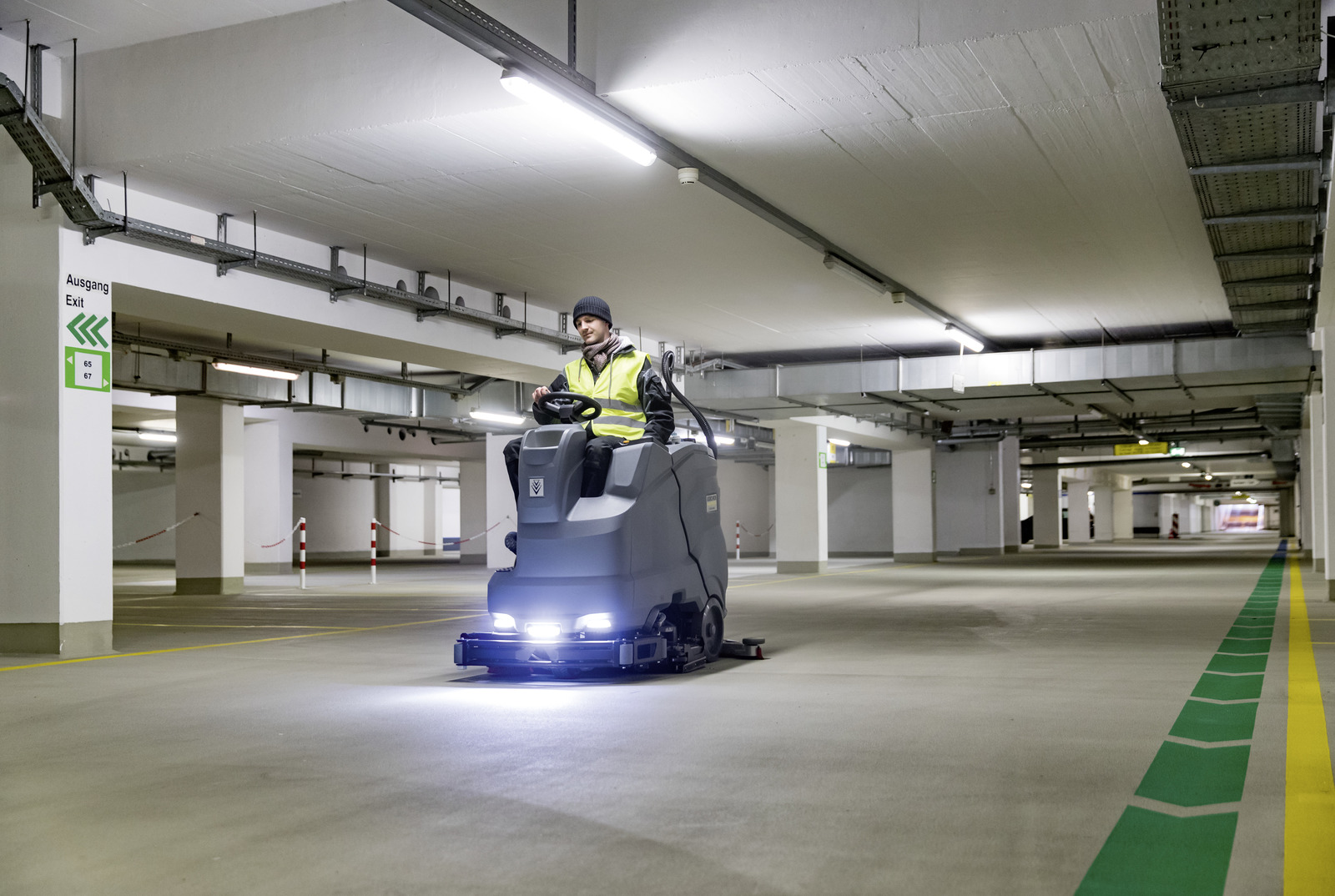 Profesjonalna szorowarka z fotelem dla operatora