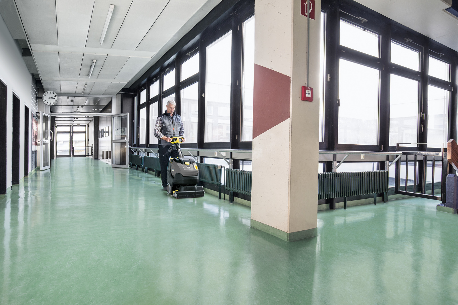 Profesjonalne, akumulatorowe urządzenie do czyszczenia